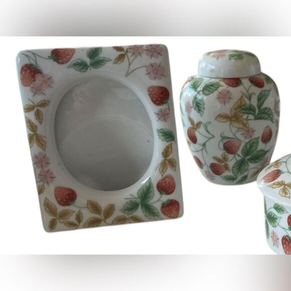 Vintage Strawberry Leaf porcelain 4 pc set jars vase photo frame cottagecore - Picture 3 of 6